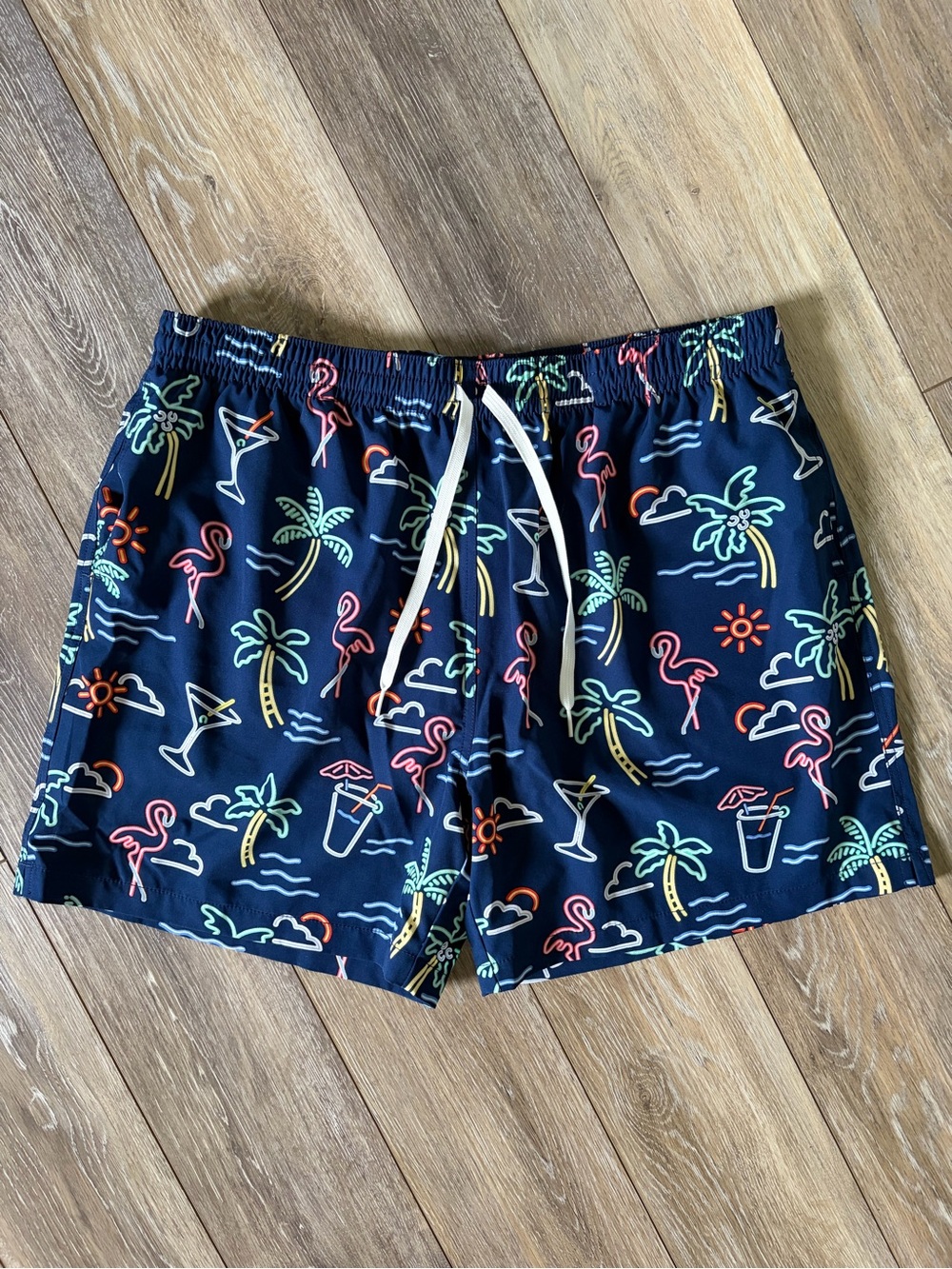 Chubbies Men's Navy Tropical Print Swim Trunks NWOT